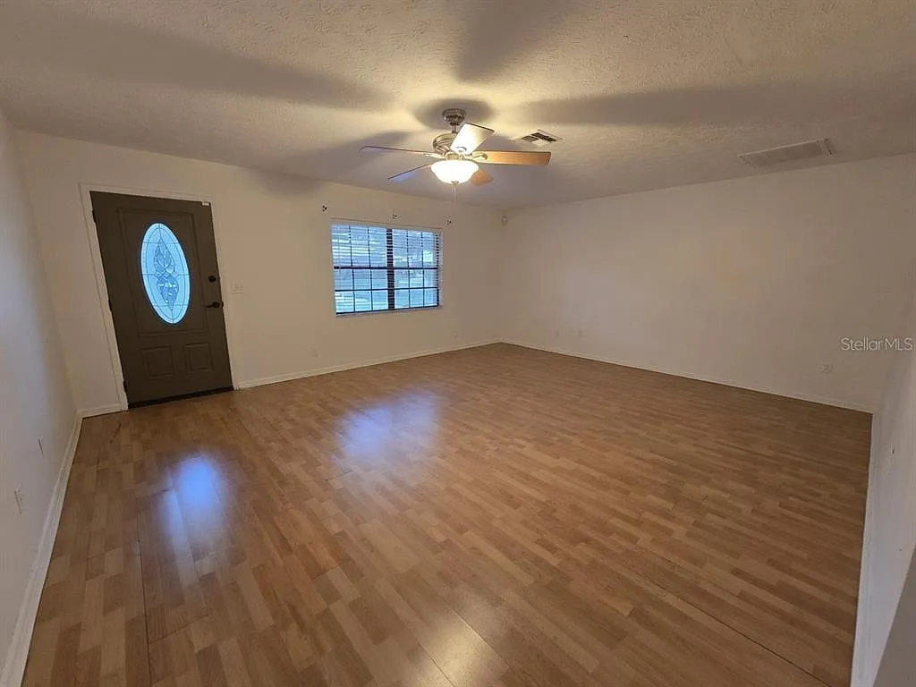 3 bed, 2.0 bath, 1254 sqft, $2,195 — Photo 3