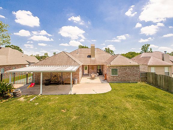 Huge back yard to enjoy