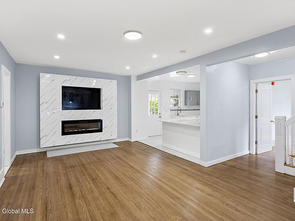 5th image of 979 Washington Avenue