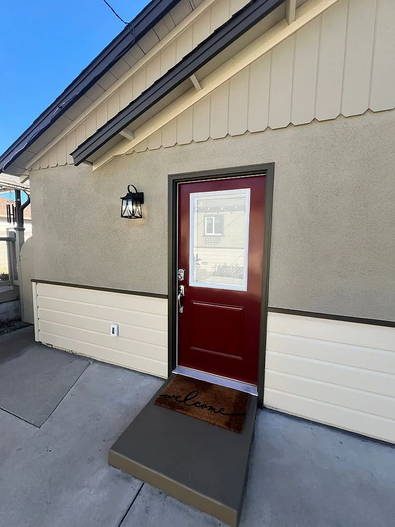 Ventura - Fully furnished one bedroom, one bath month to month rental! — Photo 1