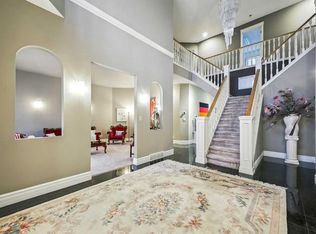 105 N Patton Ct SW, Calgary, AB T2V5G3