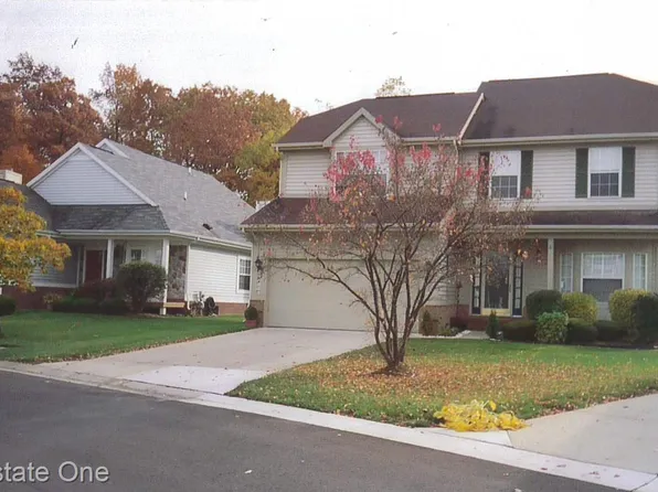 41719 Sleepy Hollow Dr, Novi, MI 48377