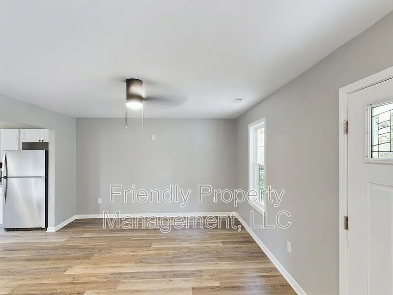 3 bed, 2.5 bath, 1512 sqft, $1,695 — Photo 3