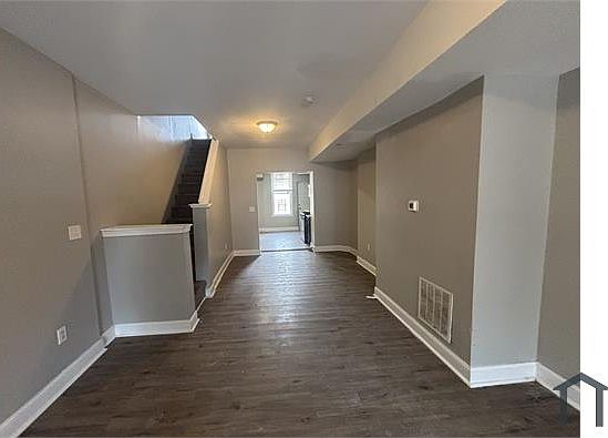 4th image of 1905 Dukeland St
