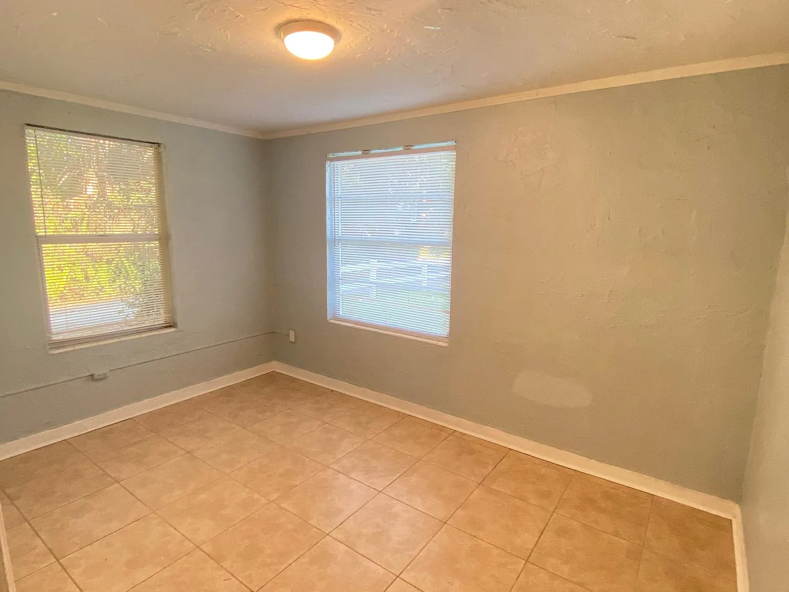 2 bed, 900 sqft, $1,300 — Photo 4