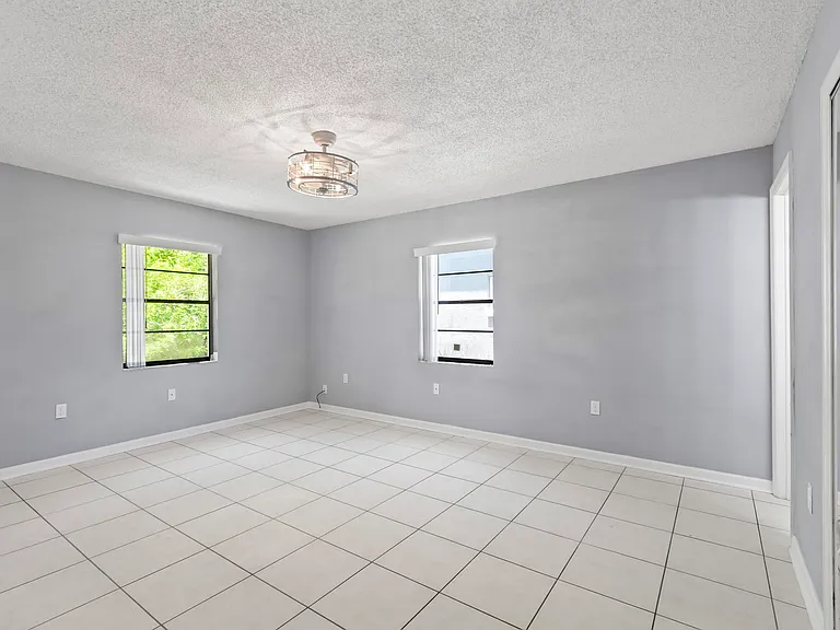 1205 S Flagler Ave — Photo 22