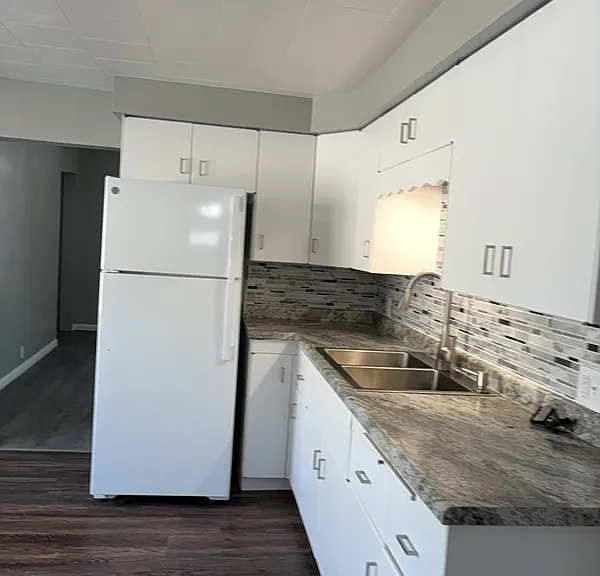 520 E Washington St — Photo 10