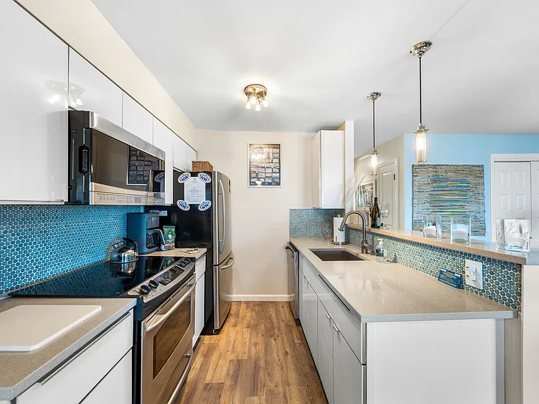 Seaview Ct — Photo 16