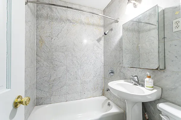 Rented by REAL New York | media 15