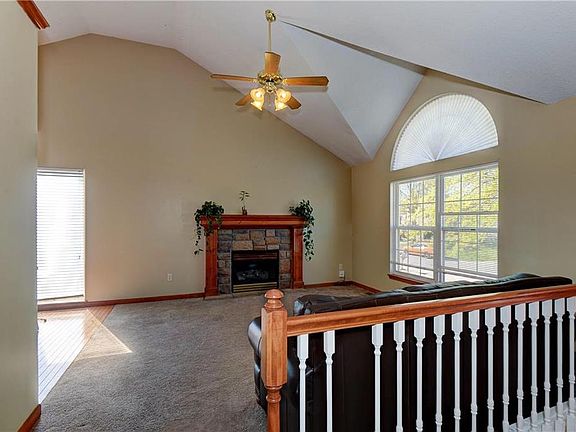 4th image of 601 Sunset Dr