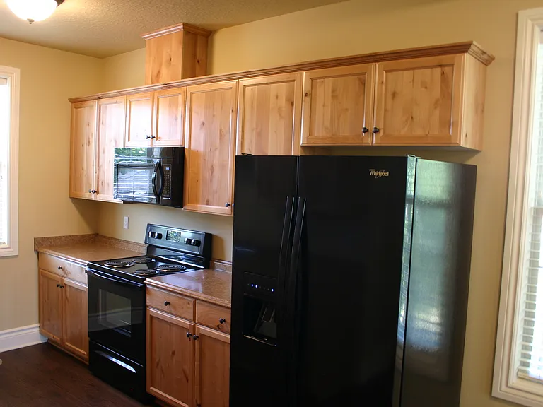 2161 NW Janssen St — Photo 2