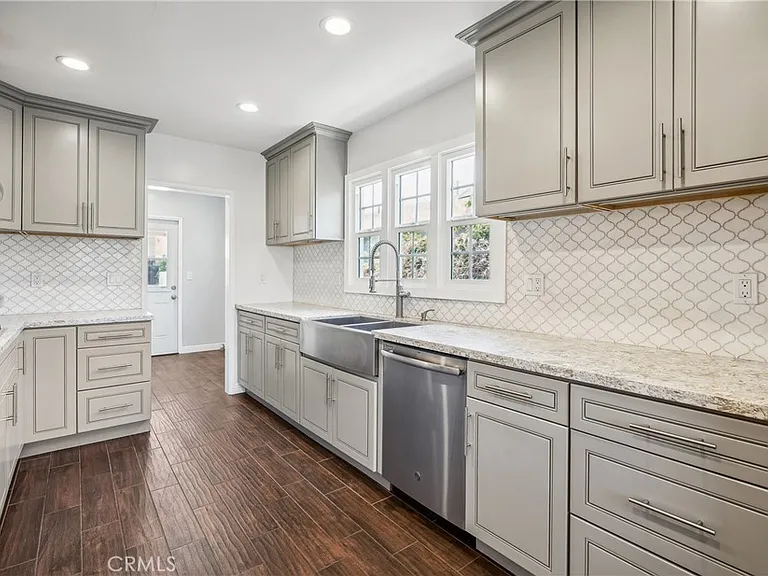 3816 S Victoria Ave — Photo 17