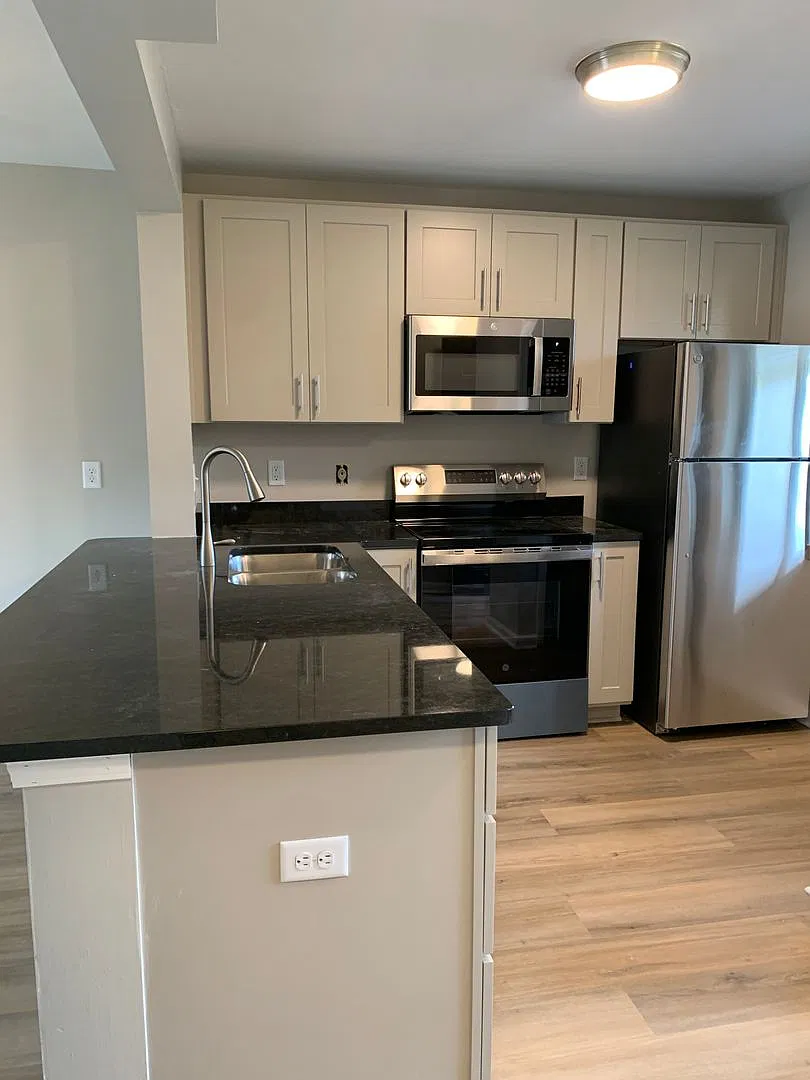2 Bedroom 2 Bath Completely Completely Renovated Park Place Condo — Photo 4