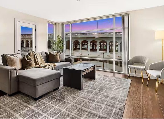 3rd image of 2222 Detroit Ave APT 507