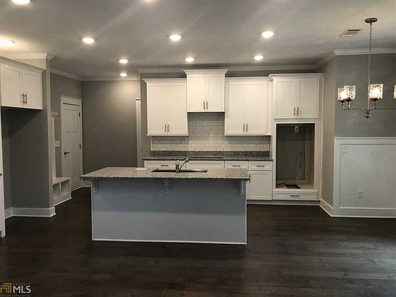 3rd image of 117 Retreat Ln