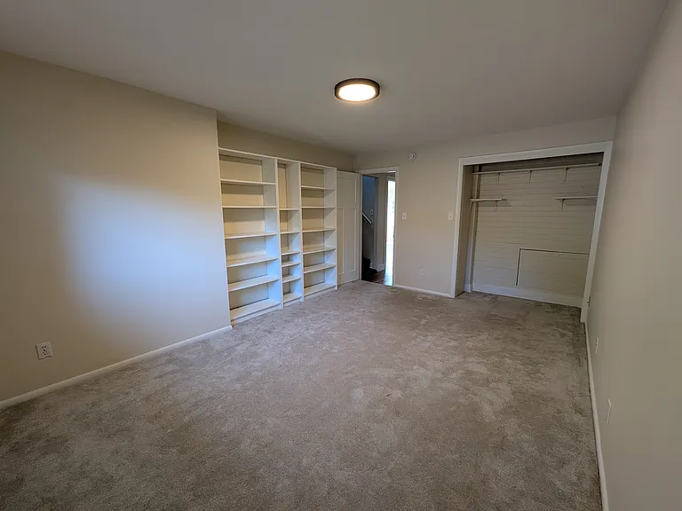 1102 E Maplewood Ave — Photo 22