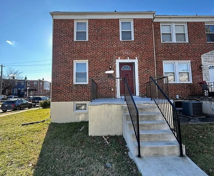 2700 Pelham Ave — Photo 1
