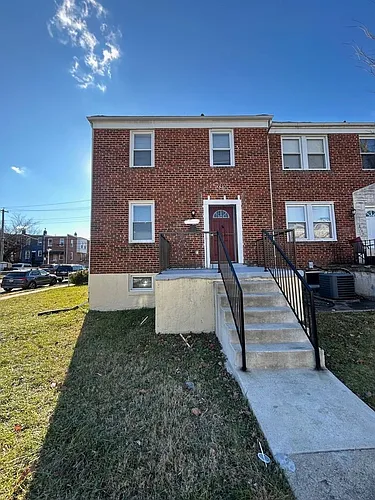 2700 Pelham Ave Photo 1