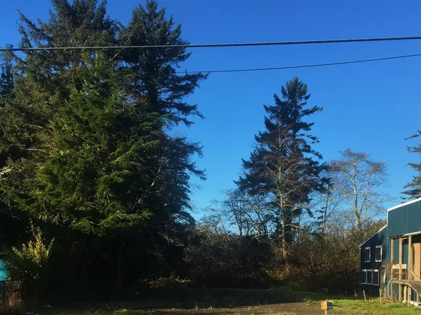 207 2nd Ave, Ilwaco, WA 98624