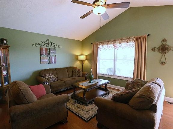 4th image of 671 Greenbriar Cir