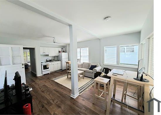4th image of 420 NE 15th Ave