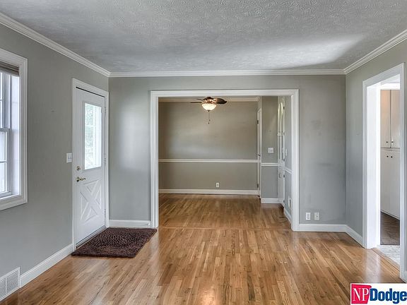 4th image of 6053 Hillsdale Ave