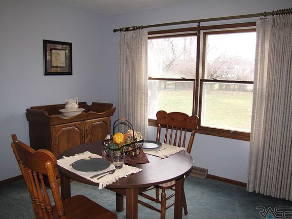 5th image of 806 Blue Water Cir