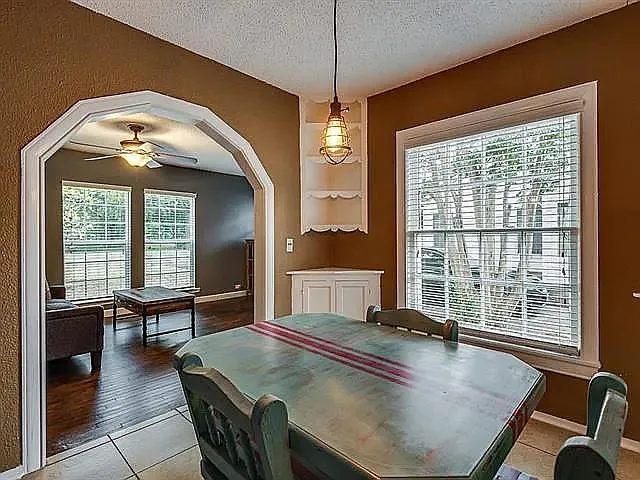 118 S Stewart Ave — Photo 4