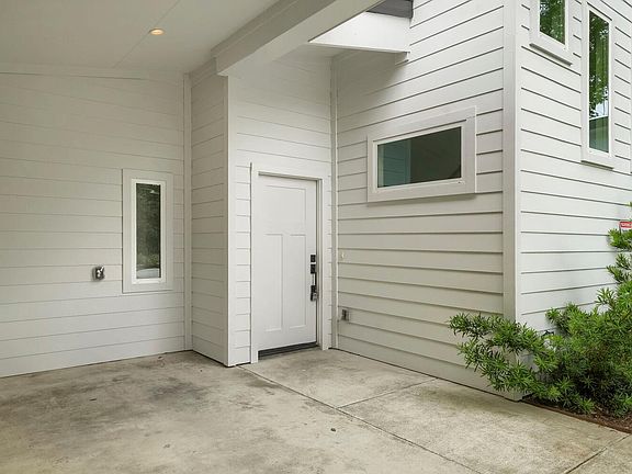 3rd image of 4805 Sara Dr