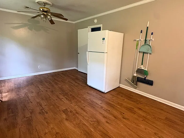 1740 Camden Rd — Photo 5