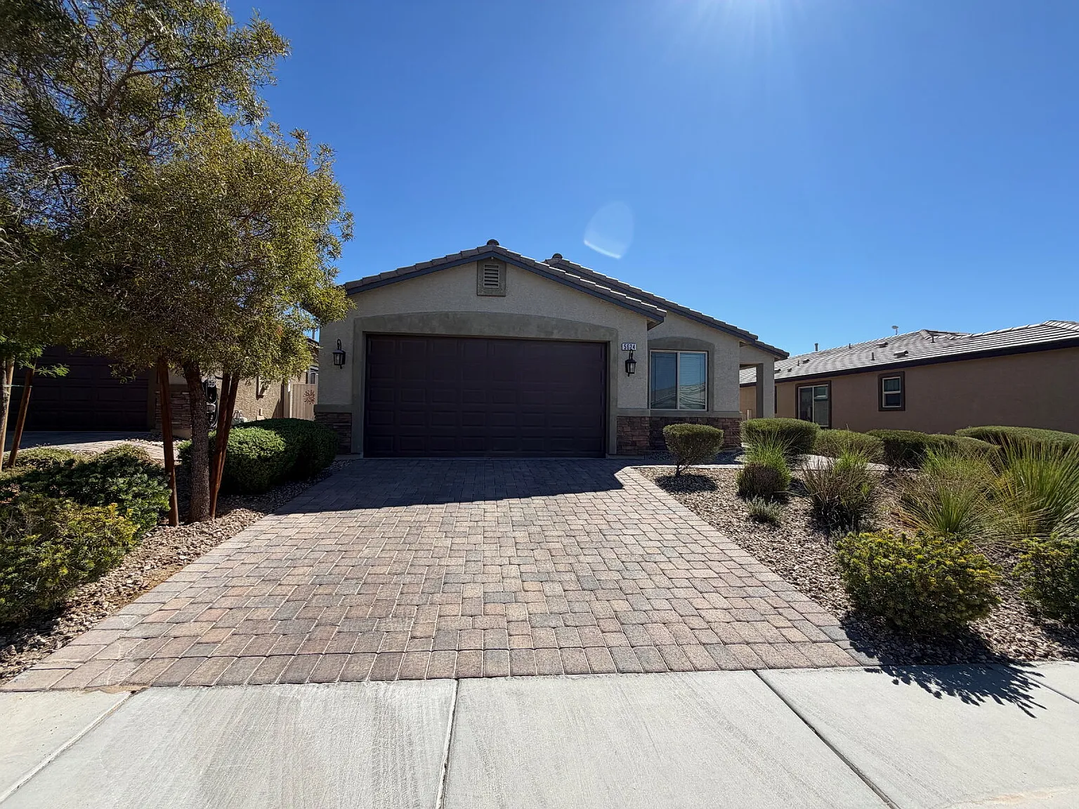 4 bed, 2.0 bath, 1828 sqft, $2,050 — Photo 1