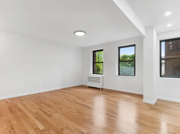 77-20 Austin Street image 3 of 11