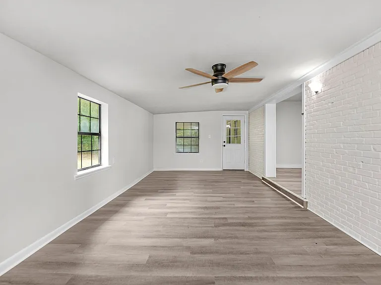 3760 Bayou Blvd — Photo 9