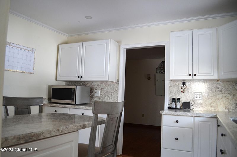4th image of 407 Walnut Street