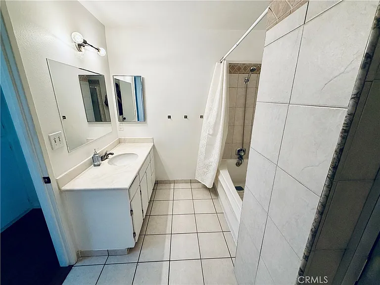 8435 Burnet Ave — Photo 12