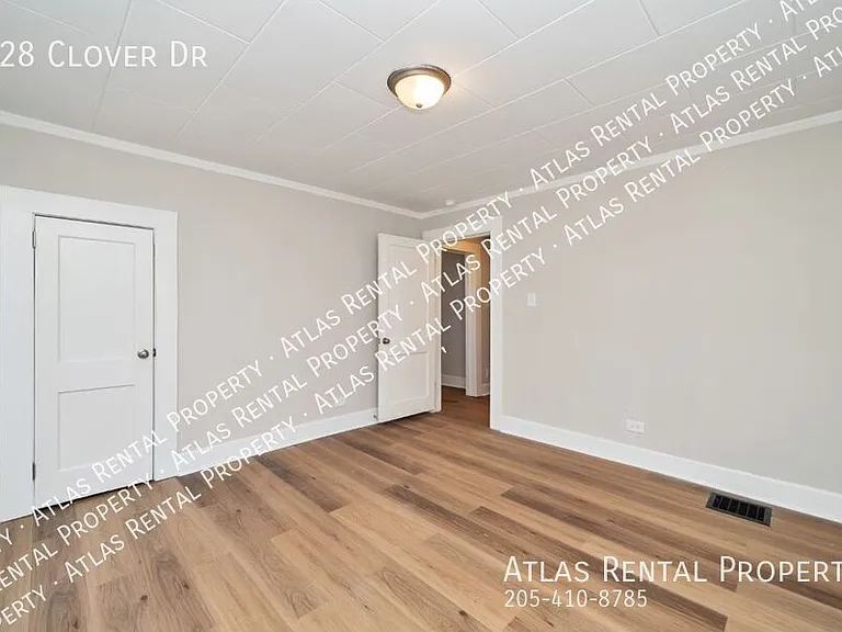 828 Clover Dr — Photo 12