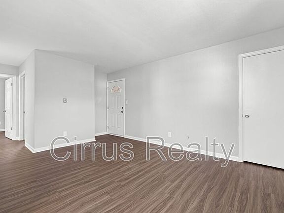 4th image of 519 Ashlawn Dr APT 6
