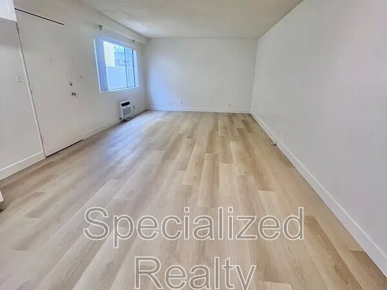 336-342 E Providencia Ave — Photo 3