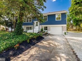 15 Greenbriar Rd, Turnersville, NJ 08012