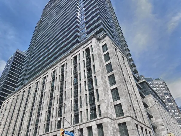 955 Bay St, Toronto, ON