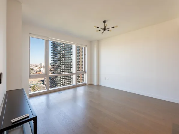 75 Park Lane South image 5 of 23