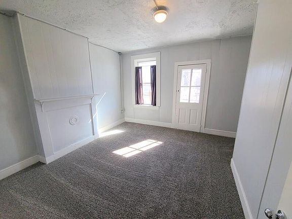 4th image of 1455 Chapel St