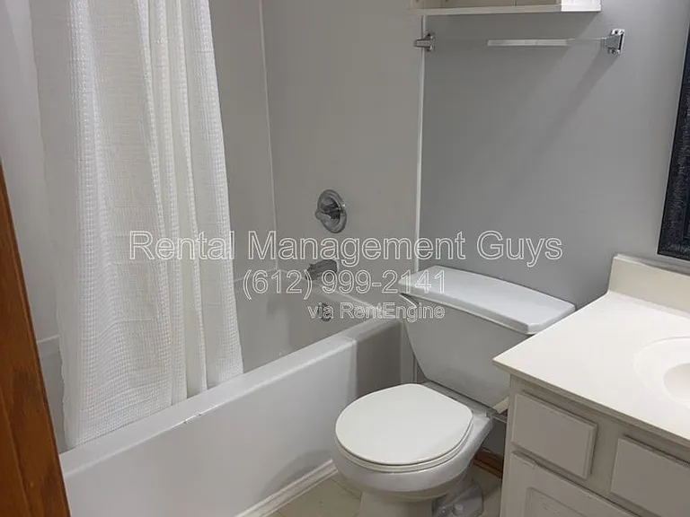 1013 Newport Ave — Photo 10