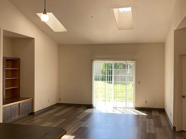 405 SE Fir Villa Rd — Photo 7