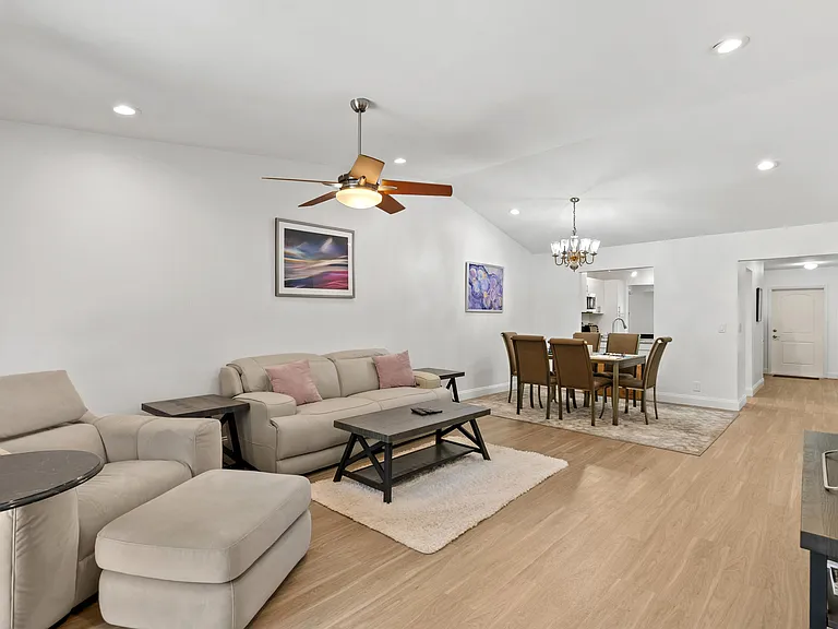 6721 Bridlewood Ct — Photo 10