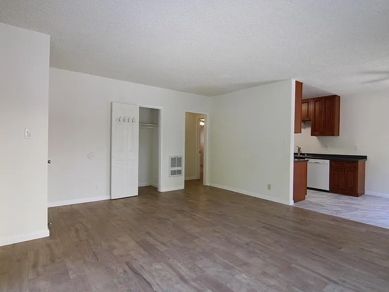 2651 E Wall St #4 — Photo 6