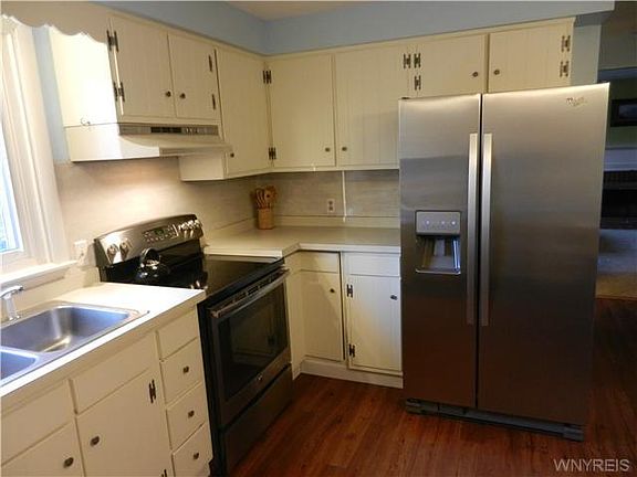 2nd image of 4832 Meadow Ln