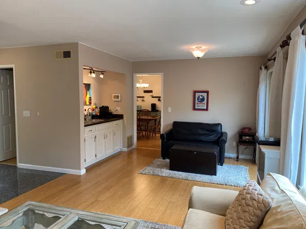909 Sycamore Dr, Novato, CA 94945