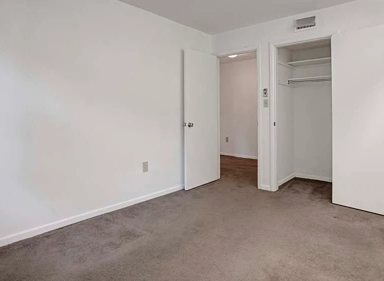 Corliss Apartments — Photo 13