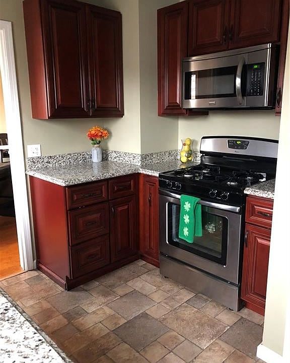 2nd image of 117 Woodcrest Dr